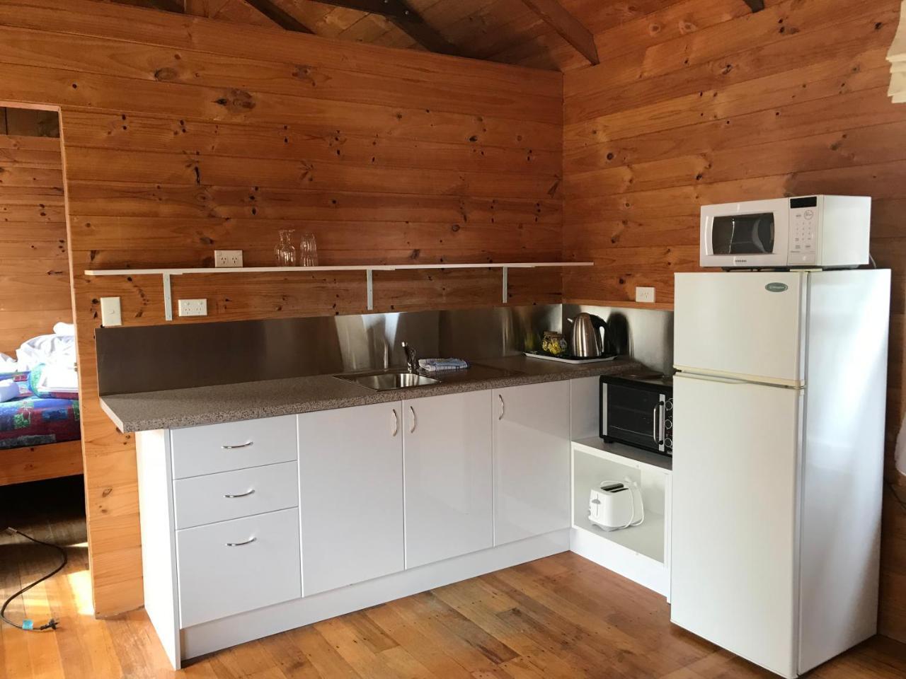 Somerset Beachside Cabin And Caravan Park Exterior photo