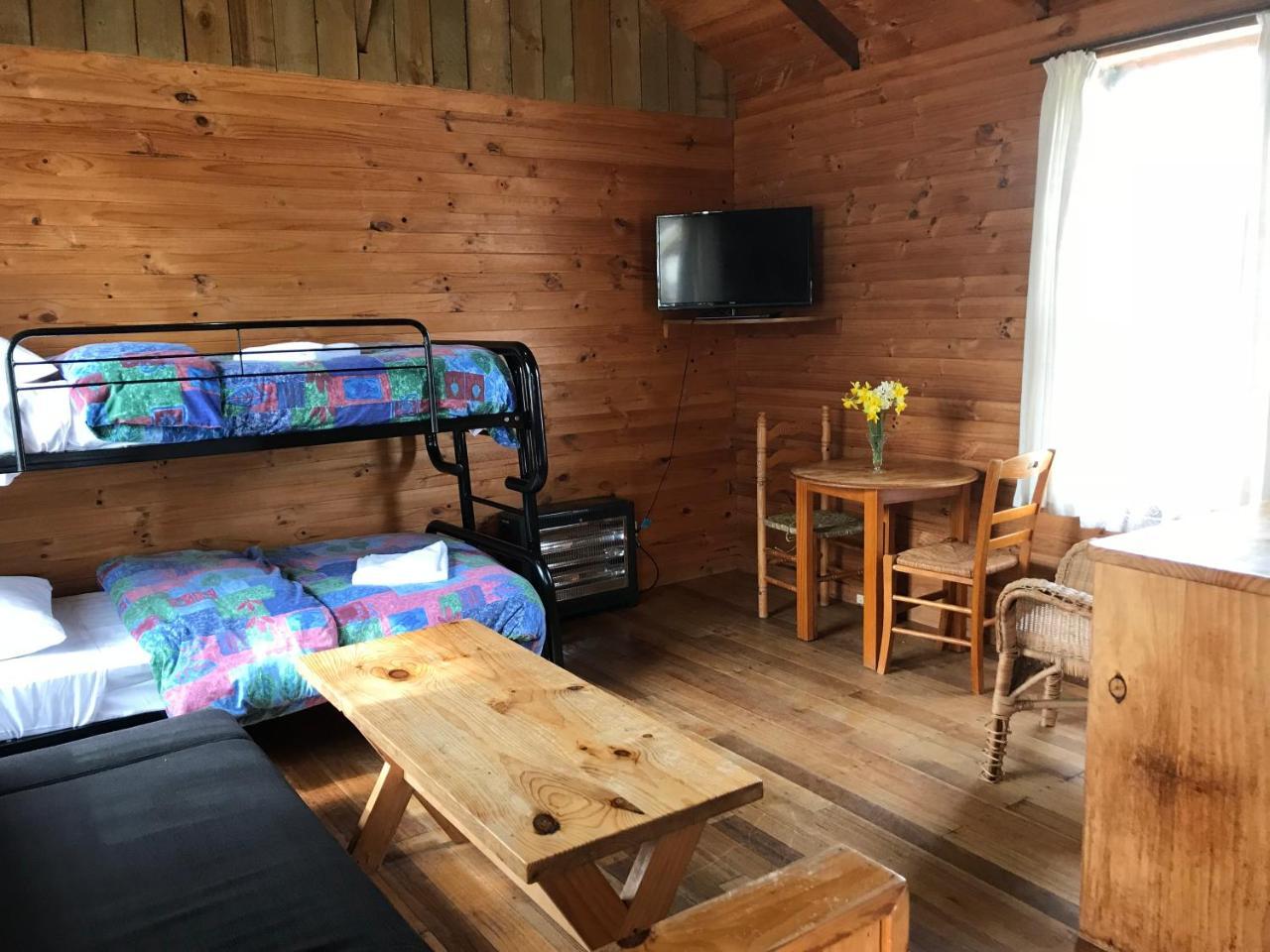 Somerset Beachside Cabin And Caravan Park Exterior photo